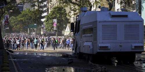 Protestas podrían ‘aguar’ conmemoración oficial por la muerte de Chávez