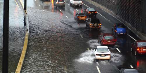 Indundaciones en área metro empeoran el tránsito