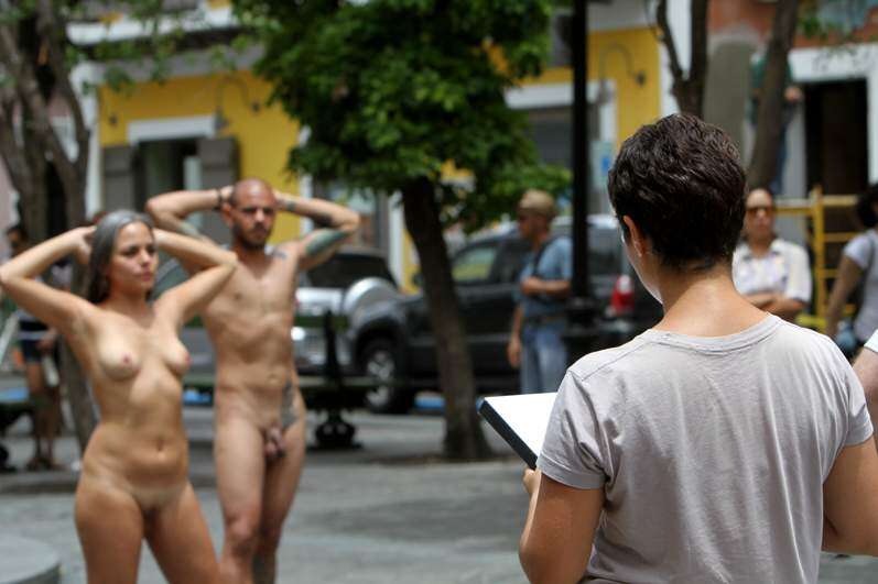 Culmina en arrestos ‘performance’ al desnudo en el Viejo San Juan (vídeo y