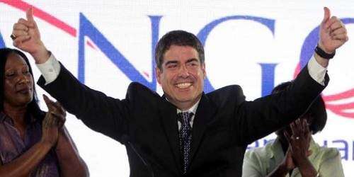 Controvertible exdirector médico de la Capital dicta campaña de Arango