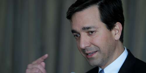 Fortuño sugiere fórmula de 3 pasos para afrontar la crisis económica