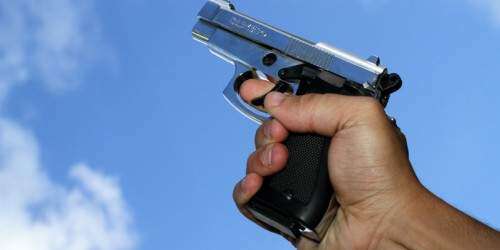 Infante mata por accidente a su padre con pistola descuidada