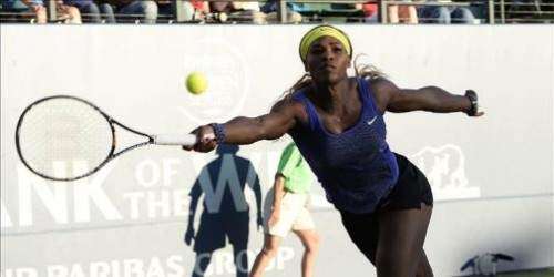 Serena Williams reaparece con victoria