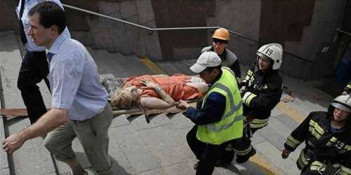 Unos 15 muertos en descarrilamiento en el metro de Moscú