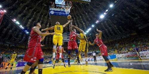 Se roban uno los Leones en el Petaca Iguina