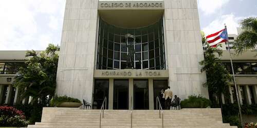 Demandan por recién firmada Ley de colegiación de abogados (documento)