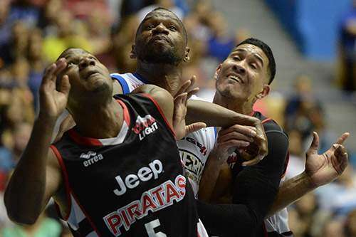 BSN: Bayamón con un pie dentro de la semifinal, vence a Quebradillas 79-98