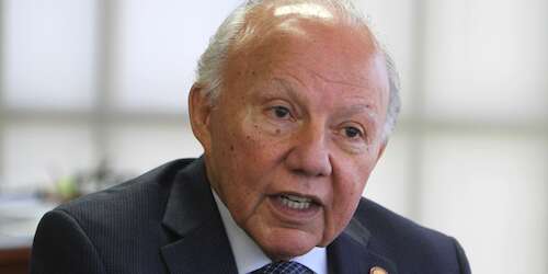 Justicia afirma ciudadanía estadounidense es irrevocable (vídeo)