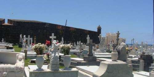 Profanación de tumbas en Naranjito