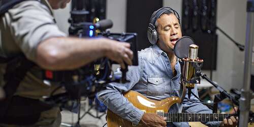 Millo Torres encara las crisis inspirado en las bellezas del país