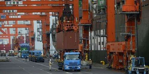 Déficit comercial de EEUU baja levemente en julio