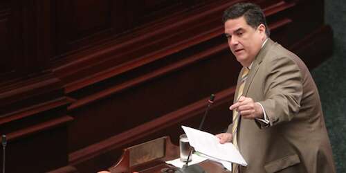 Radican proyecto para cambiar género en certificado de nacimiento (document