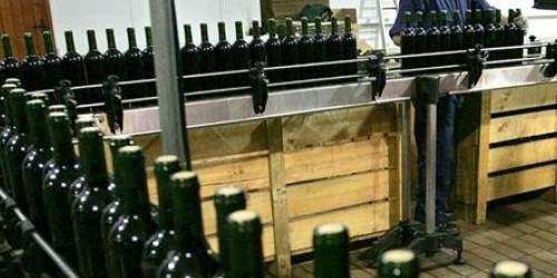Preso por darle con botella de vino a su papá en la cabeza