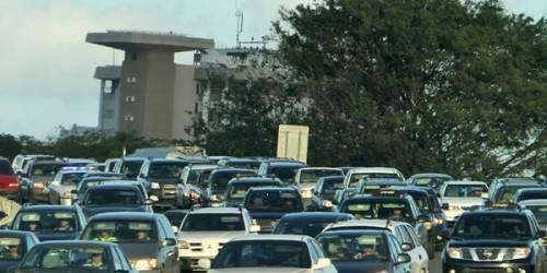 Vehículo volcado en Exp. De Diego cerca de Vega Baja