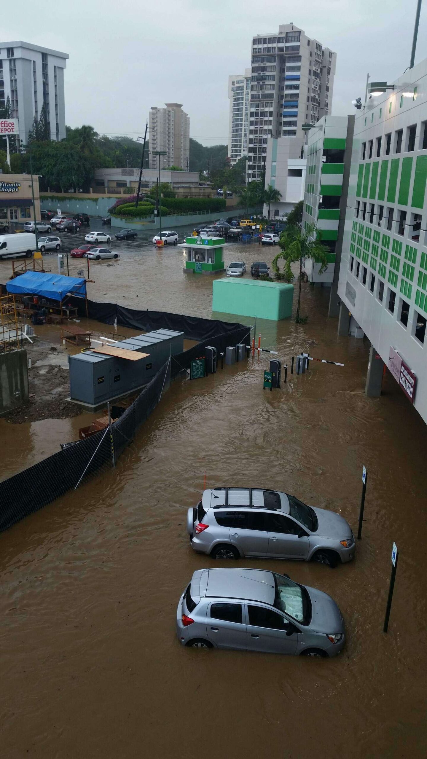 Lluvias causan inundaciones en varias vías de la Zona Metro (galería)