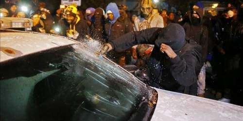 Ferguson se calma mientras Los Ángeles se agita