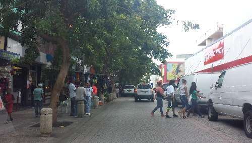 Ambiente de fiesta navideña en el Paseo de Diego
