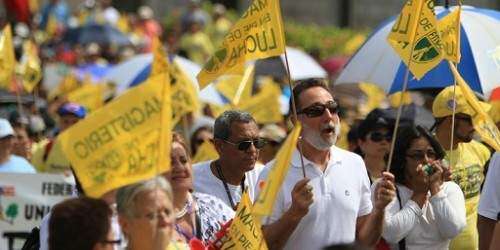 Maestros protestarán por el bono, pero Secretario asegura no hay marcha atr