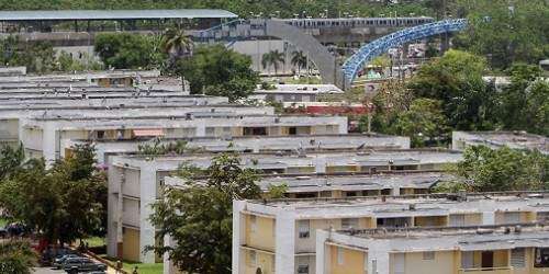 Abren fuego contra varios apartamentos de residencial en Ponce