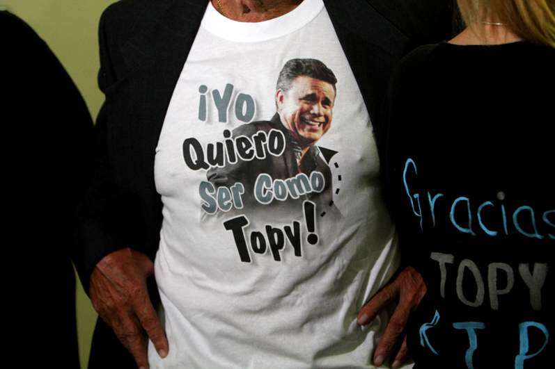 Despiden a ‘Topy’ Mamery con aplausos y consignas