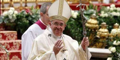 Papa canta los ‘pecados’ de los medios de información