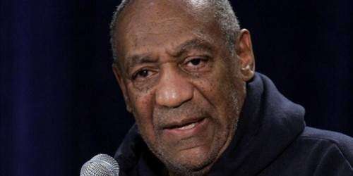 Le revocan título honorífico a Cosby por lluvia de acusaciones