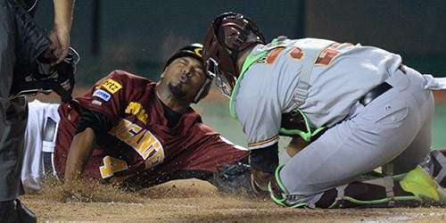 Gigantes defienden en el Roberto Clemente (galería)