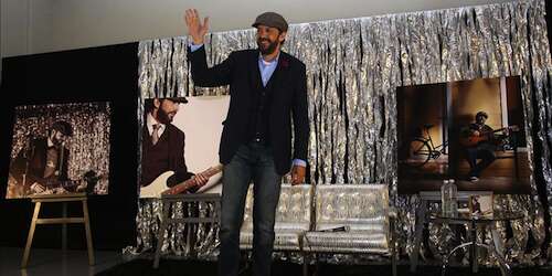 Juan Luis Guerra reza por la paz en México