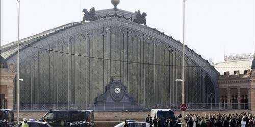Desalojan estación de Atocha de Madrid por alarma de explosivos