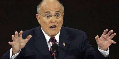 Giuliani, y su tormenta política, siguen en pie para cumbre de inversionist