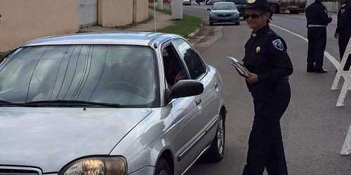 Policía de Santa Isabel realiza bloqueo para orar por conductores (galería)