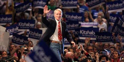 Oregón inviste a primera gobernadora bisexual de la historia de EE.UU.