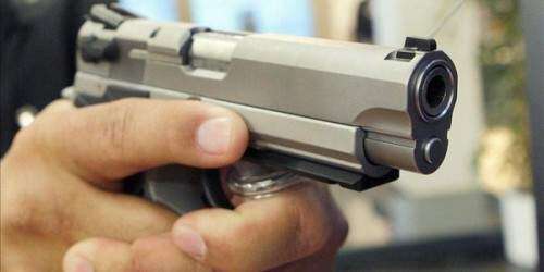 Joven baleado al resistirse a un ‘carjacking’