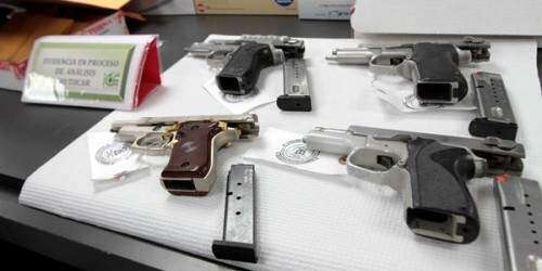 Arrestan a expolicía por Ley de Armas