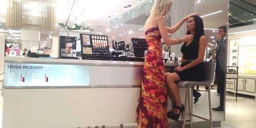 Rebosante clientela de lujo en la apertura de Saks Fifth Avenue