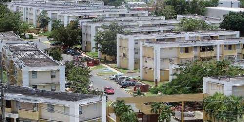 Le dan pela a sujeto que le dio a su madre en residencial de Manatí