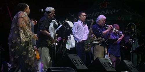 Veteranía y juventud comparten la tarima del JazzFest (galería)