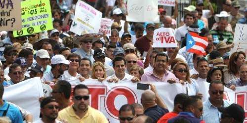 Miles de ciudadanos marchan contra el IVA (galería y vídeo)