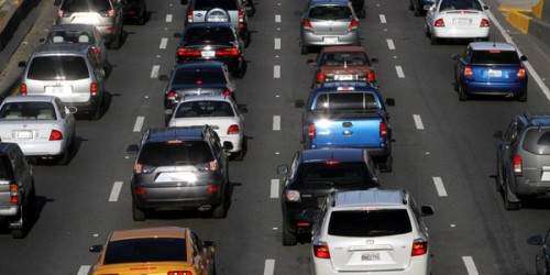 Pesado hacia Caguas en autopista Ferré incluyendo carril reversible