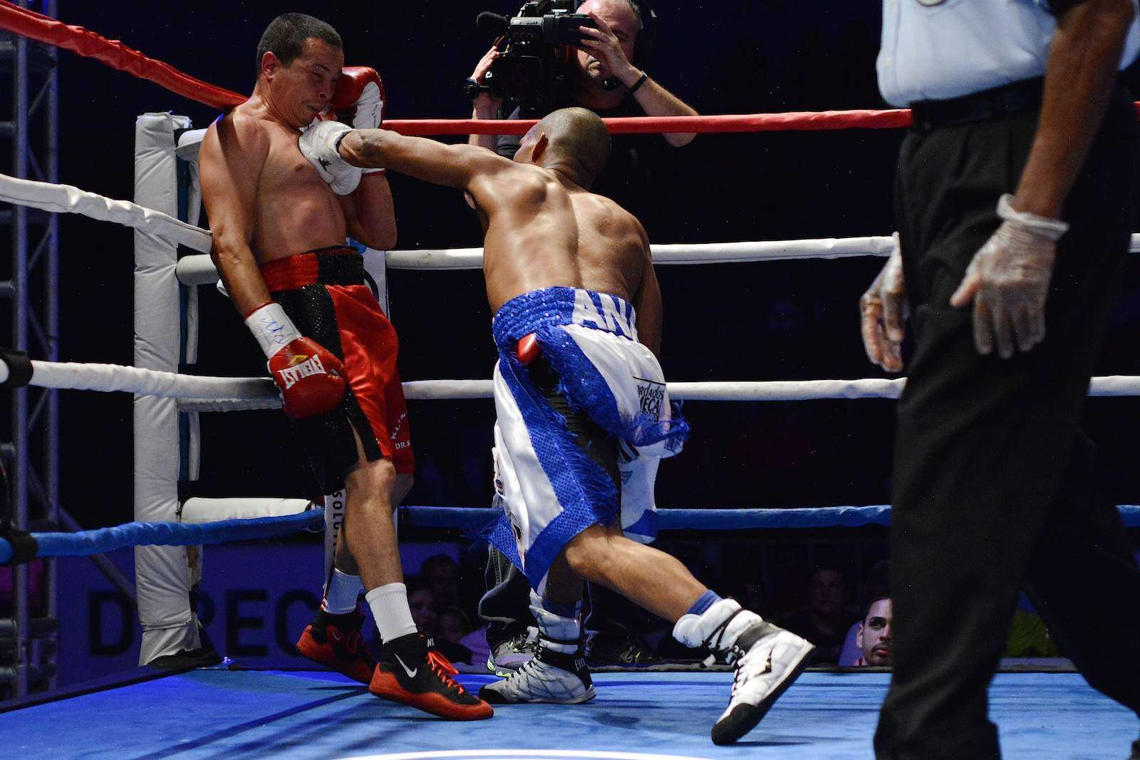Fácil nocaut de ‘Bomba’ en Noche de Campeones (galería)
