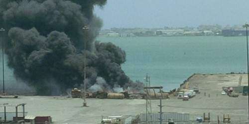 Fuego en los muelles provoca desalojo en barrio Amelia (galería)