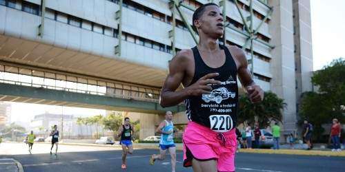 Corren en Bayamón el Santa Cruz 5K (galería)