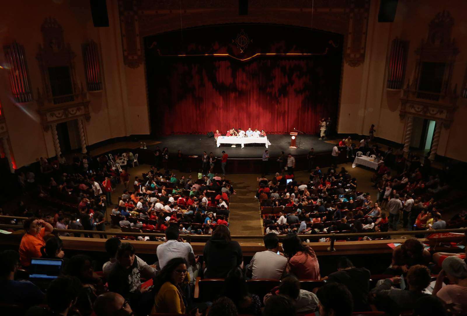 Acusan a AGP de chantajear apoyo del IVA a cambio de no tocar la UPR (galer