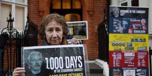 Assange cumple tres años en la embajada de Ecuador en Londres