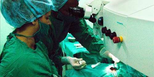 Medida obliga a hospitales a notificar cuando equipo quirúrgico es de reúso