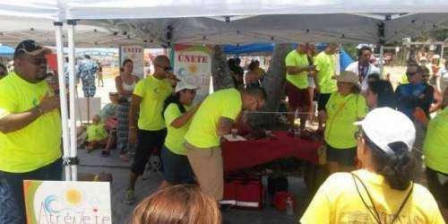 Estudiantes de emergencias médicas llevan campaña de prevención a las playa