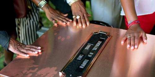 Juez niega indemnización a familia de Michael Brown