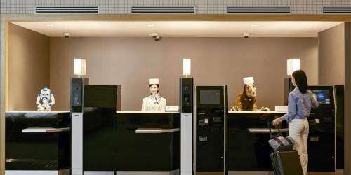 Inauguran un hotel atendido enteramente por robots