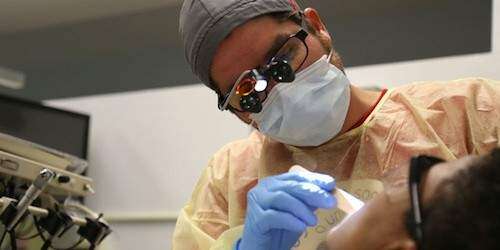 Coalición llega hasta la playa para educar sobre la salud oral