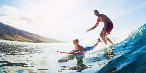 Clases de surfing para toda la familia